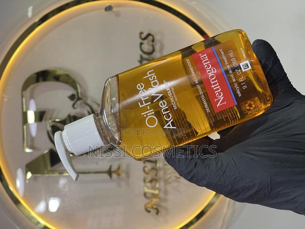 Oil-Free Acne Wash MICROCLEAR · Photo 2