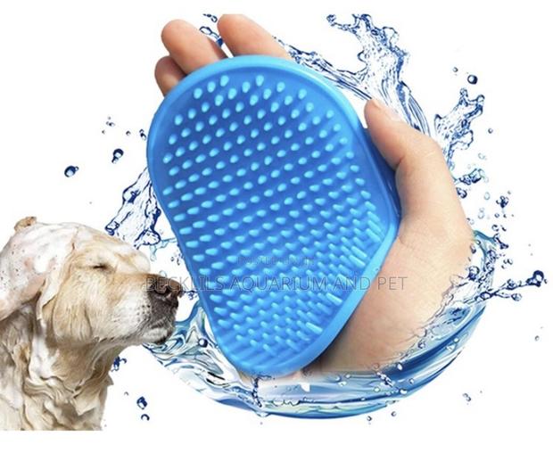 Silicone Dog Bath Brush · Photo 4