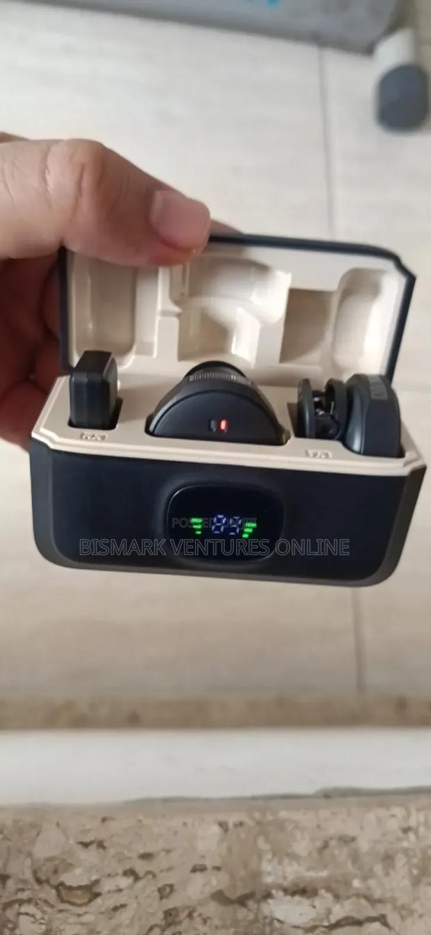 Dual Wireless Lavalier Mic With Led Display Noise Reduction photo 3