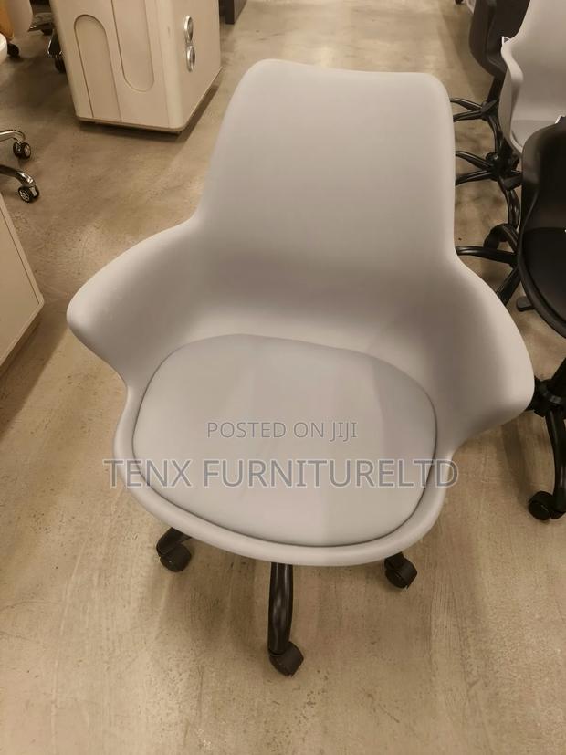 Office Chair (360* Swivel) Gray · Photo 4