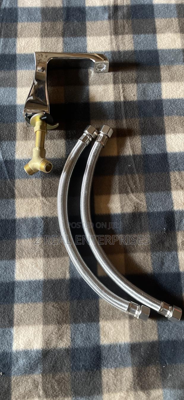 Lota Bathtub With Hose · Photo 3