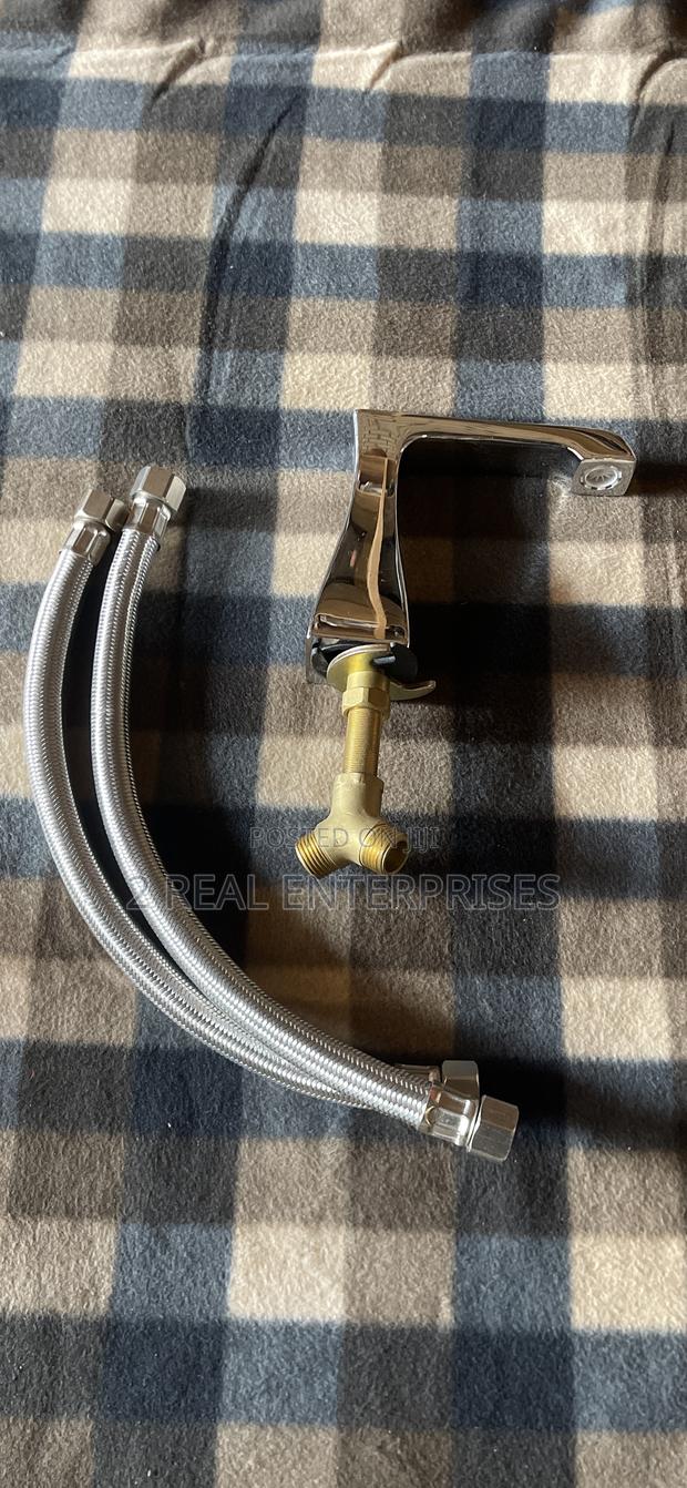 Lota Bathtub With Hose · Photo 4