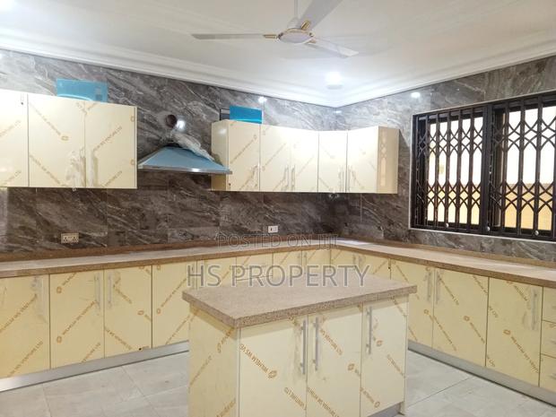 6bdrm House in Dzorwulu for rent photo 6