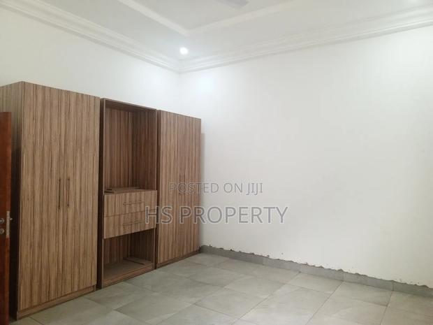 6bdrm House in Dzorwulu for rent photo 11