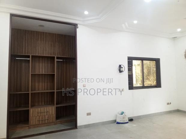 6bdrm House in Dzorwulu for rent photo 7