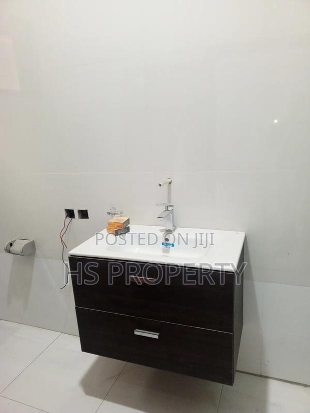 6bdrm House in Dzorwulu for rent photo 17