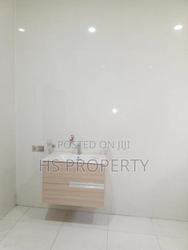 6bdrm House in Dzorwulu for rent photo 19