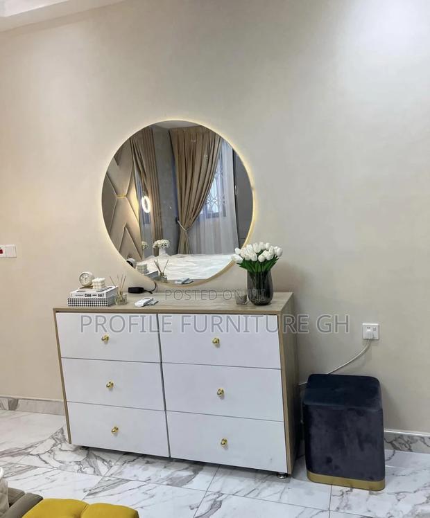 Pristine Console With Six Drawers · Photo 2