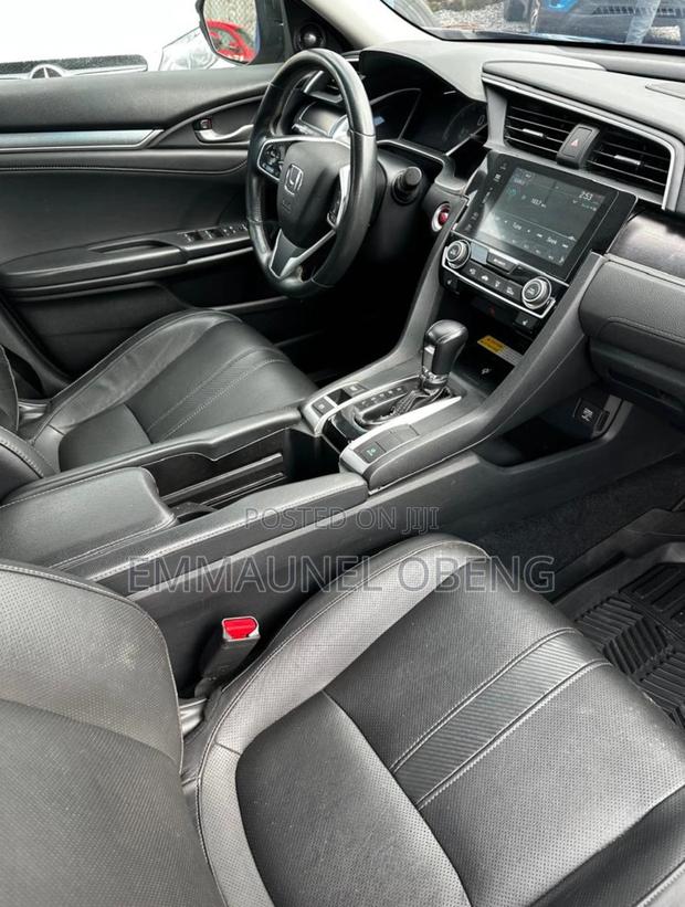 Honda Civic 2018 Black photo 6