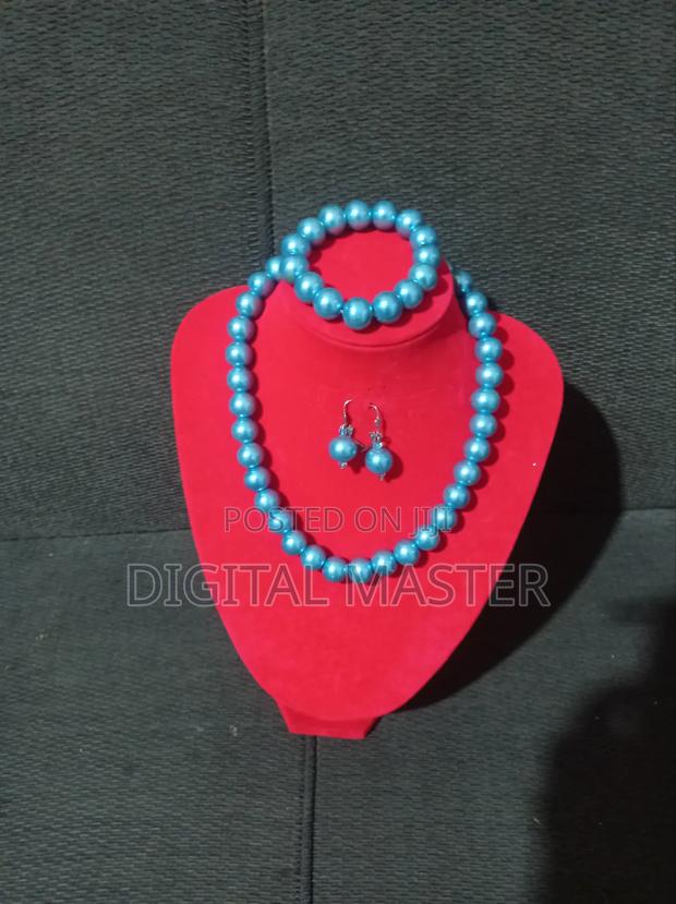 Pearl Necklace · Photo 3