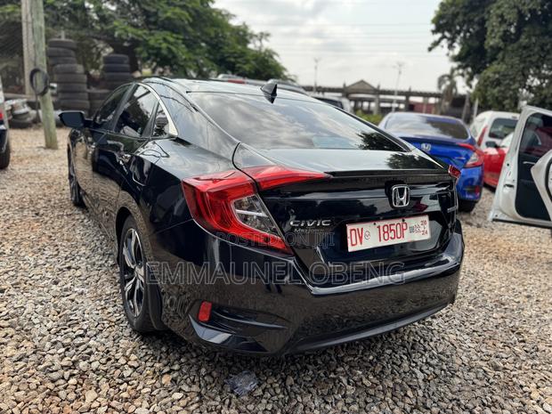 Honda Civic 2018 Black photo 3