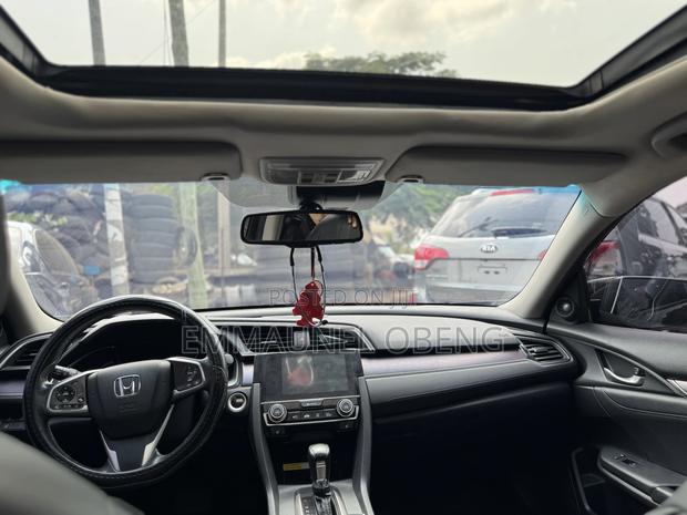 Honda Civic 2018 Black photo 10