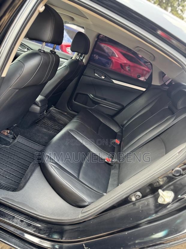 Honda Civic 2018 Black photo 11