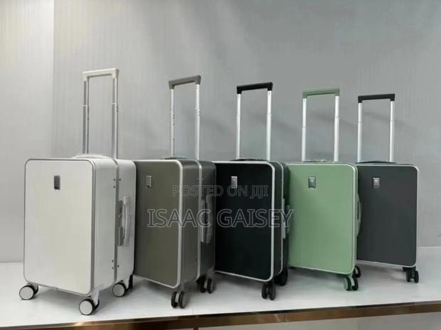2set Executive Luxurious Best Quality Anticrake Luggages · Photo 1