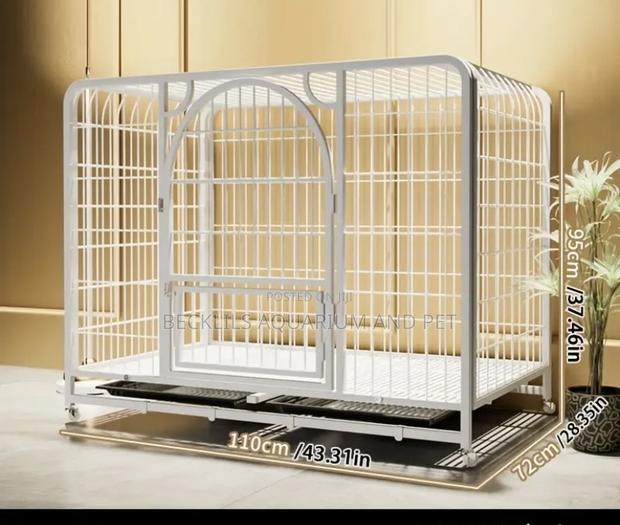Outdoor Metallic Dog Cage · Photo 4