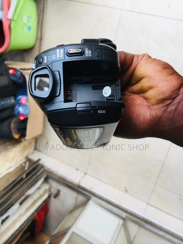 Experience the Difference: Sony HDR-XR500E Video Camera · Photo 2