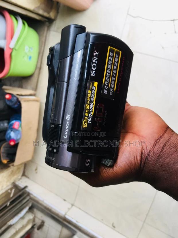 Sony HDR-XR500E: Capture Life's Moments in Vivid Detail · Photo 2