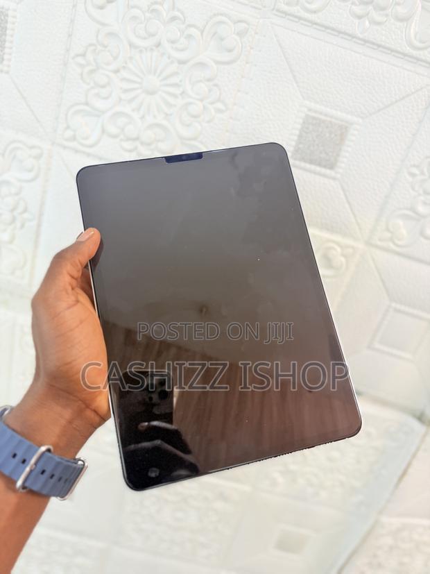 Apple iPad Pro 11 (2022) 128 GB Silver photo 2