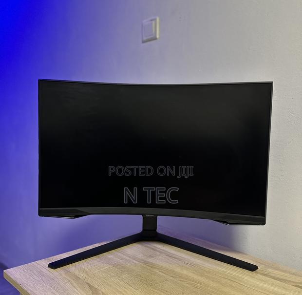 27 Inches Samsung Odyssey Smart Curved Monitor QHD 240 Hz · Photo 4