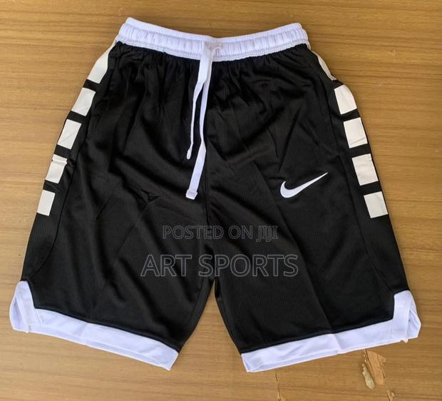Nike Basketball Pant. · Photo 3