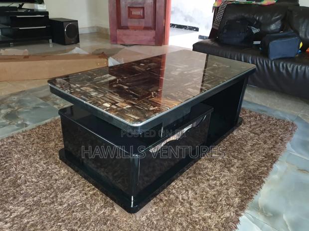 Luxury Executive Center Table · Photo 2