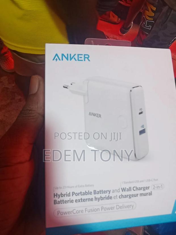 Anker Hybrid Portable Battery and Wall Charger · Photo 4