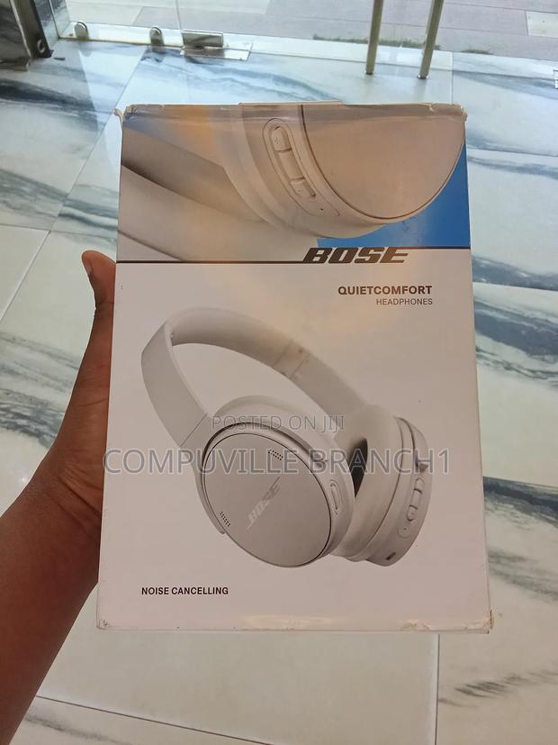 Bose Quietcomfort Headphones · Photo 4