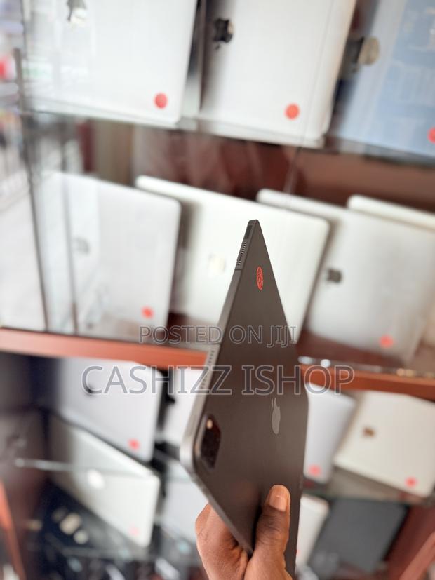 Apple iPad Pro 12.9 (2021) 256 GB Gray photo 2