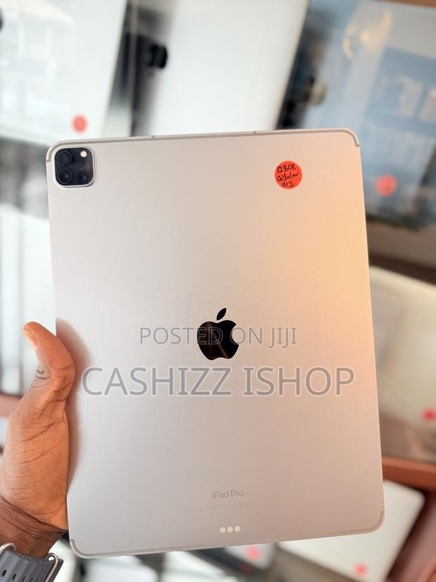 Apple iPad Pro 12.9 (2022) 128 GB Gray · Photo 2