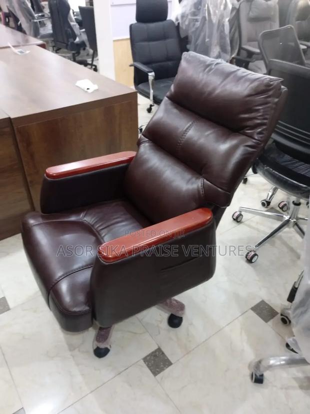 Manager Leather Chair · Photo 2