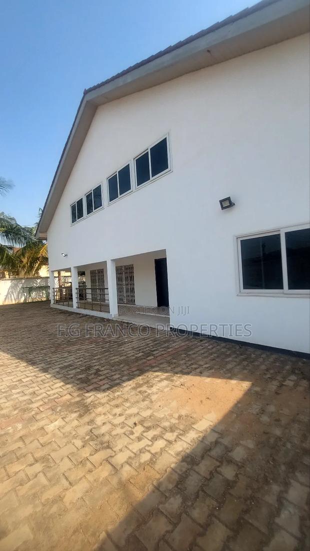 5bdrm House in Kg. Franco, Spintex for rent · Photo 3