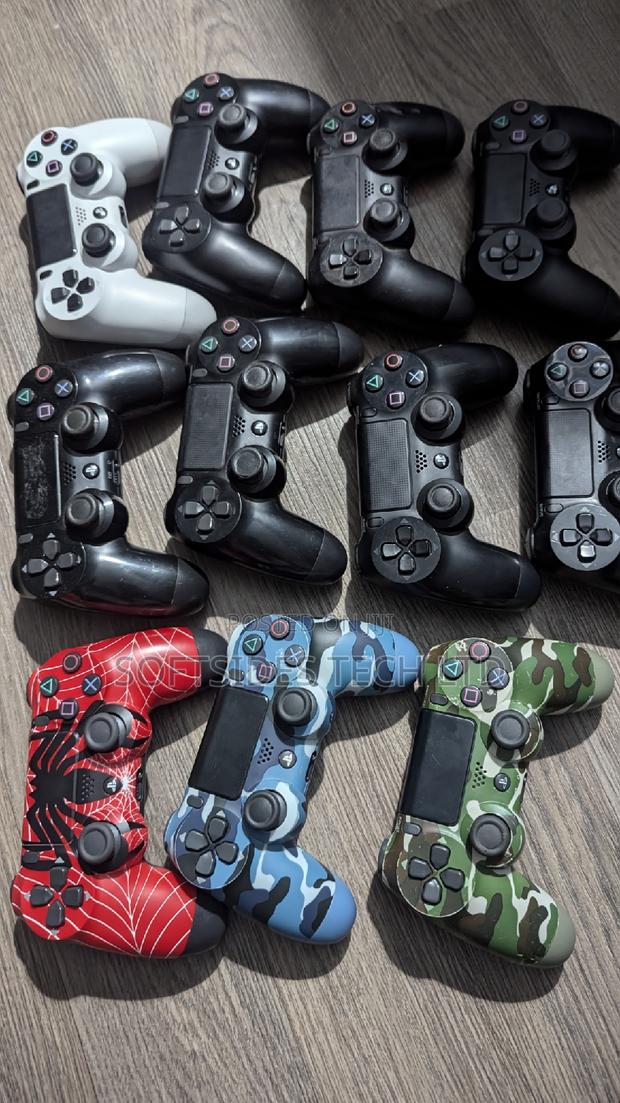 Playstation 4 Original Controllers Available at Cool Prices · Photo 4