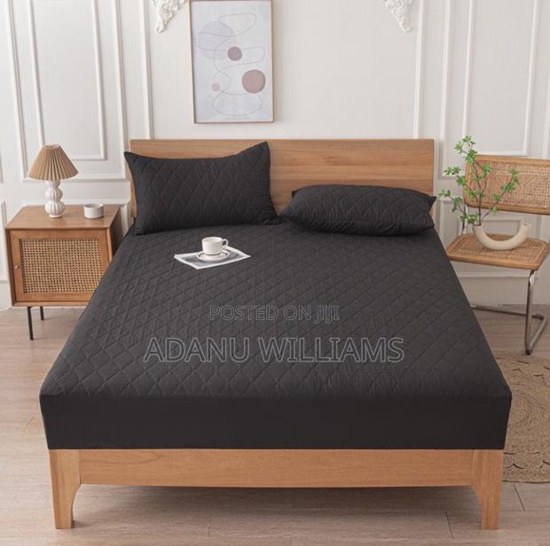 High Quality Waterproof Mattress Protector · Photo 2