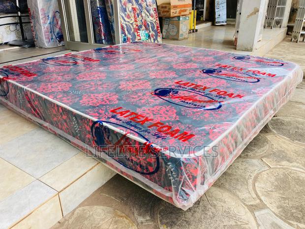 Quality Mattress by Latex Foam 10" Queen · Photo 3