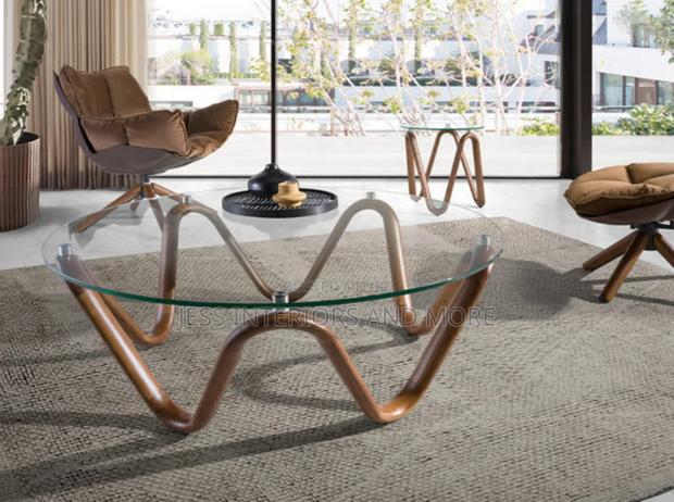 Center Table With Curved Legs · Photo 4