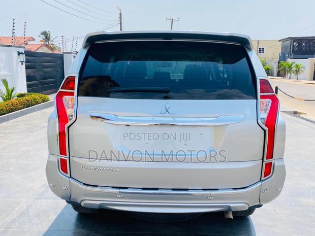 Mitsubishi Montero Sport 2017 Silver photo 7