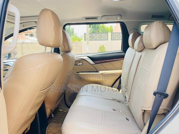 Mitsubishi Montero Sport 2017 Silver photo 12