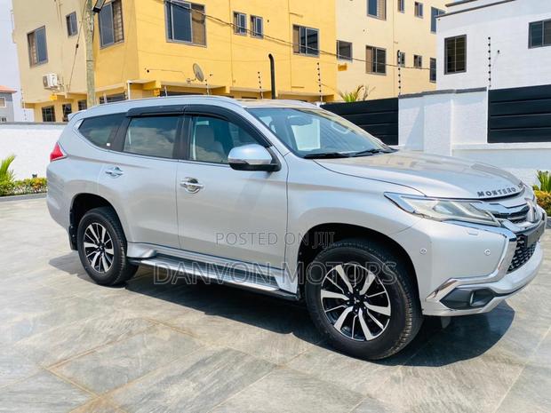Mitsubishi Montero Sport 2017 Silver photo 6