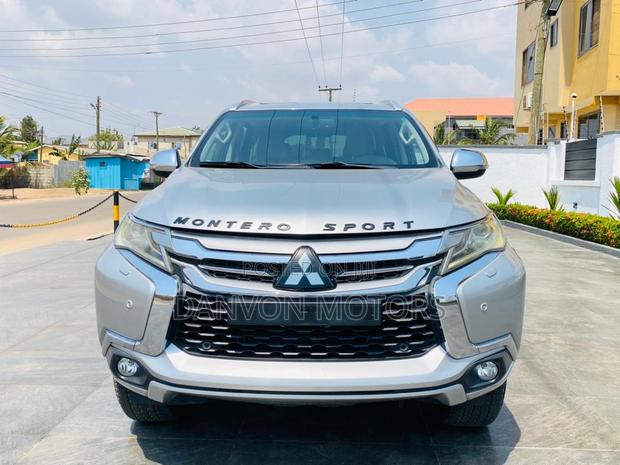 Mitsubishi Montero Sport 2017 Silver photo 10