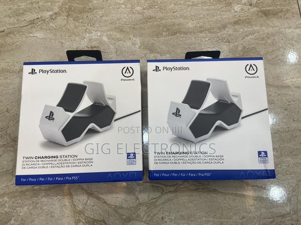 Playstation Twin Charging Station · Photo 2