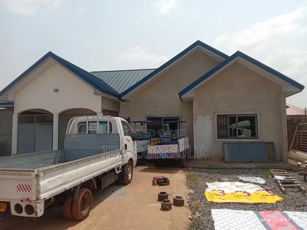 3bdrm House in Oyibi, Valley View Area for sale