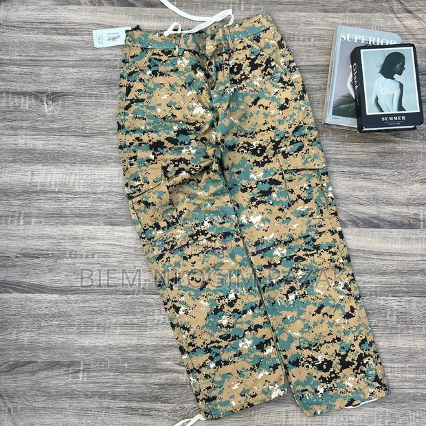 Original Cargo Pants Available in Stock · Photo 4