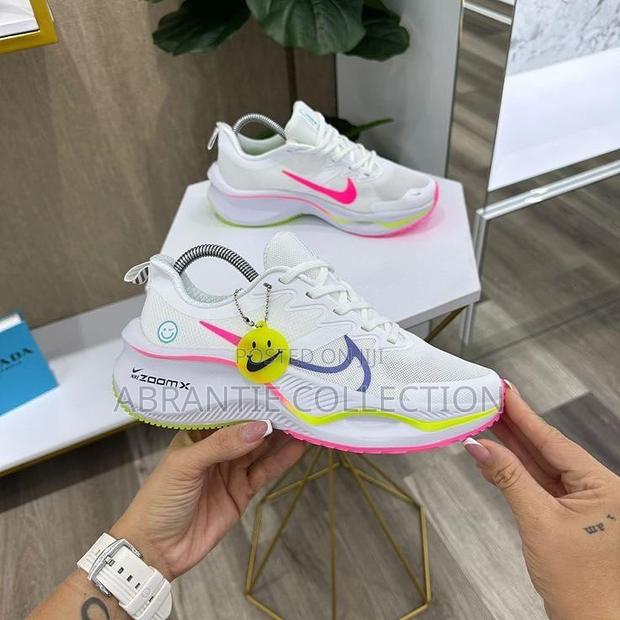 Nike Zoom X Smiley Sneakers · Photo 3
