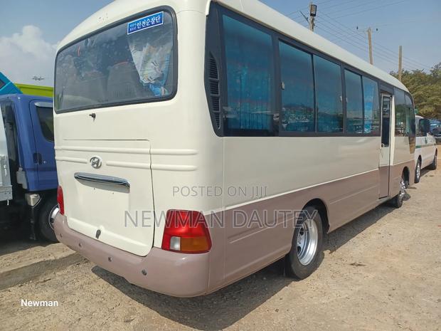 Hyundai County 2012 Beige