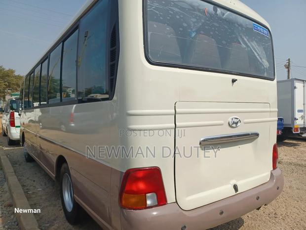 Hyundai County 2012 Beige