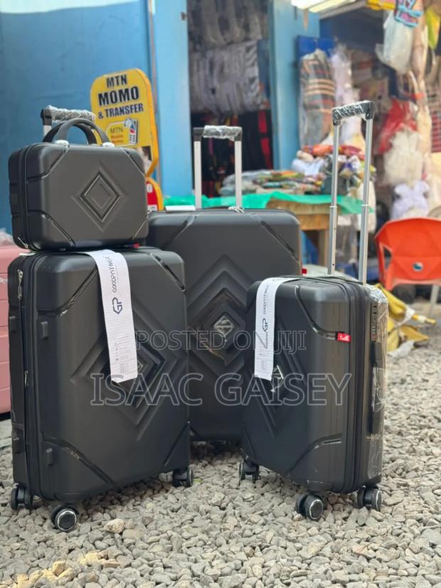 High Durability Anticrake Luggages With Cosmetic Bag · Photo 3