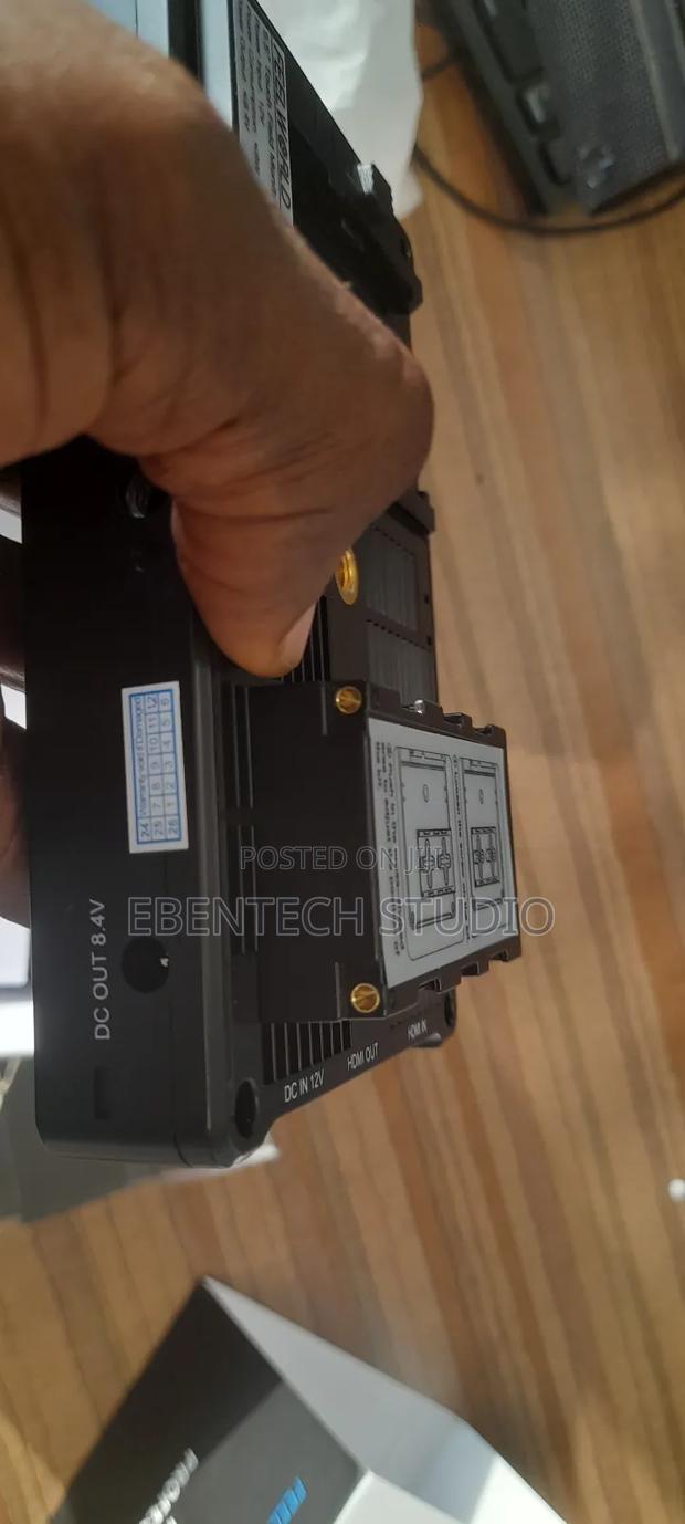 Feelworld F6 Pro Field Monitor on Camera Monitor photo 8