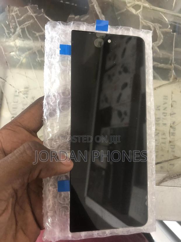 Galaxy Fold 6 Front Screen · Photo 4