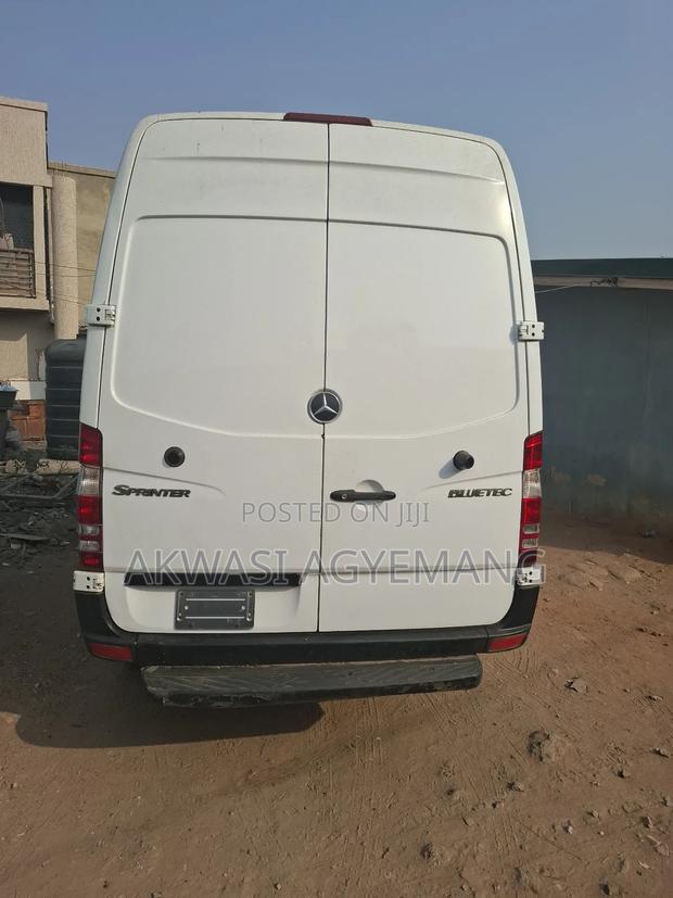 Mercedes-Benz Sprinter 2012 White · Photo 2