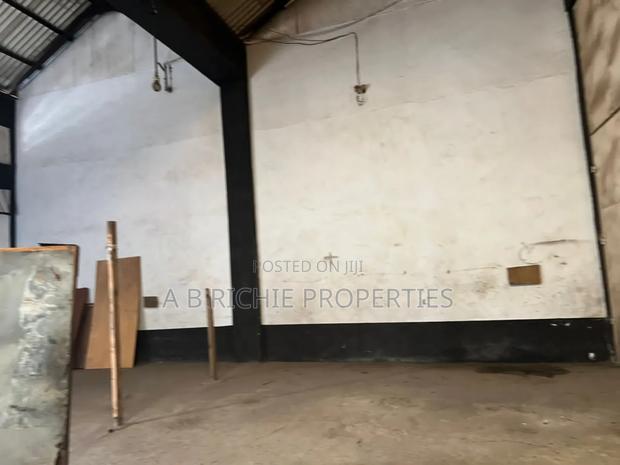 750sqm Warehouse for Rent at Achimota · Photo 2